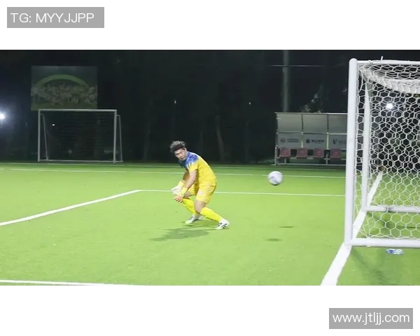 足球明星精彩射门瞬间全景展示与图文解析